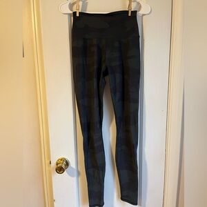 Camo Alo Leggings Size Small